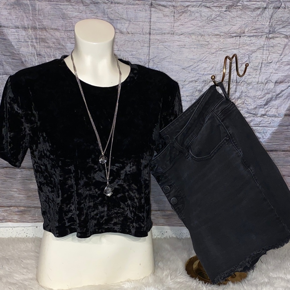 Aeropostale Classic Black Cropped Velour Top